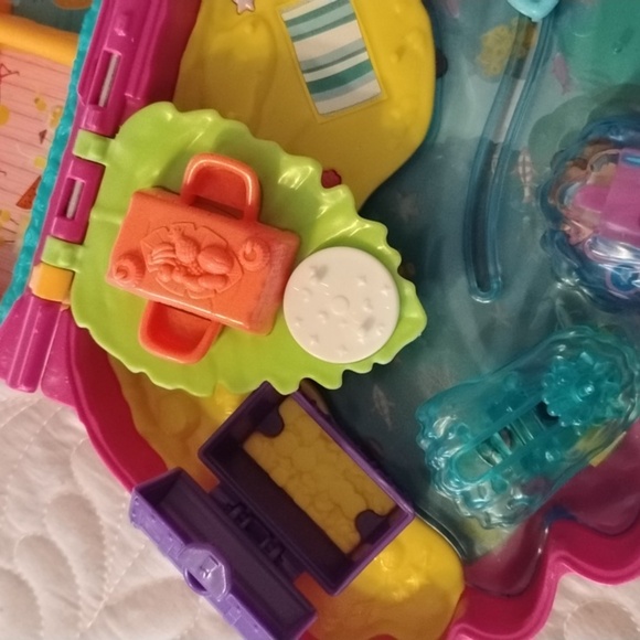 POLLY POCKET Pool Flamingo 2021 Playset - Picture 6 of 8